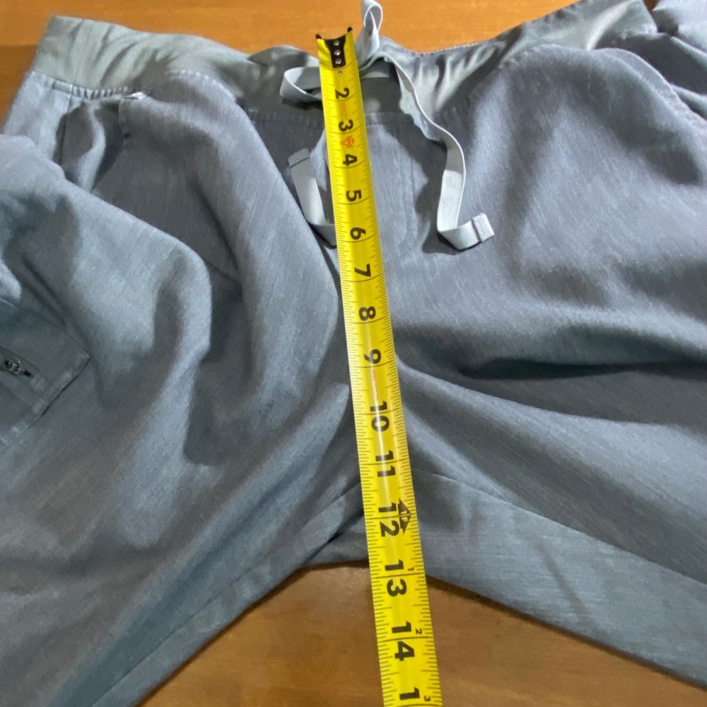 FIGS Technical Collection Gray Catarina Top and Zamora Joggers Scrubs Set Large - Picture 6 of 11